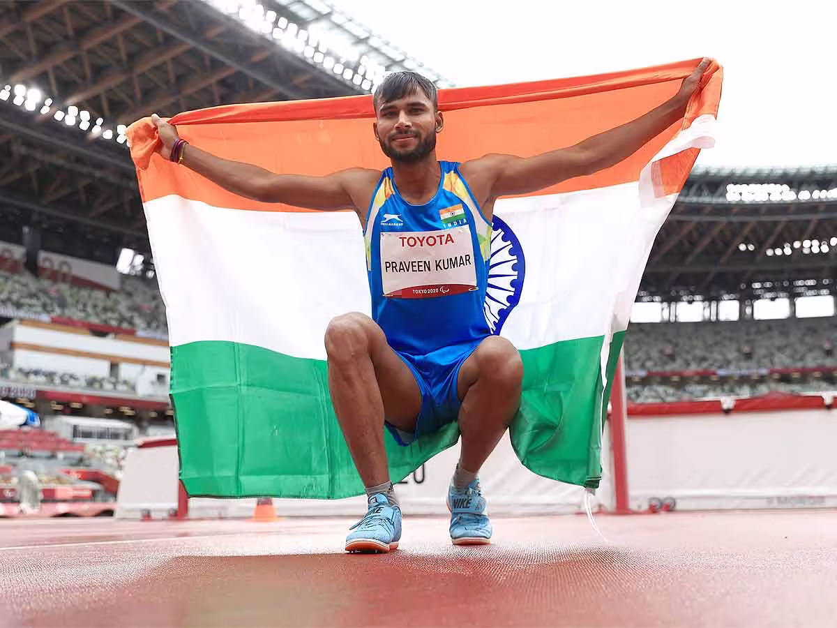 Praveen Kumar with Indian flag